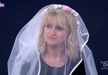 matibetta's tweet photo. le inquadrature su rkomi con la maglietta bianca e la giacca di pelle #XF2022 https://t.co/dUlpiO0RTL