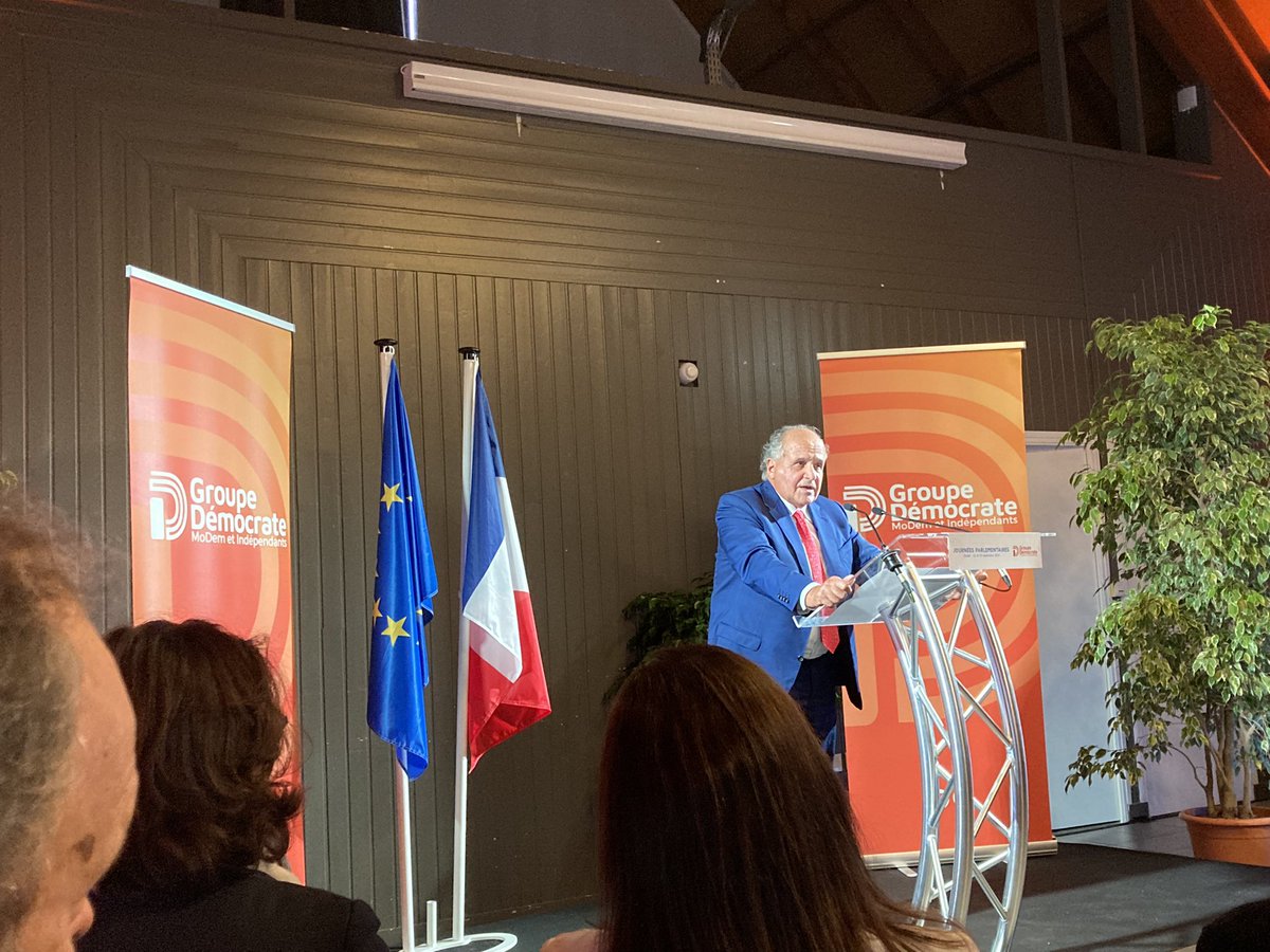 FZ_Cestas's tweet photo. Après les interventions du Président des @DeputesDem @jp_mattei et du Président @bayrou pour rappeler notre histoire nos valeurs et nos projets autour de la maîtrise des dettes écologique et financière discours de rassemblement de la Première Ministre @Elisabeth_Borne.
#jpdem https://t.co/QxuP1kvNsF