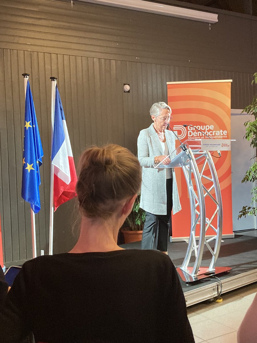 FZ_Cestas's tweet photo. Après les interventions du Président des @DeputesDem @jp_mattei et du Président @bayrou pour rappeler notre histoire nos valeurs et nos projets autour de la maîtrise des dettes écologique et financière discours de rassemblement de la Première Ministre @Elisabeth_Borne.
#jpdem https://t.co/QxuP1kvNsF
