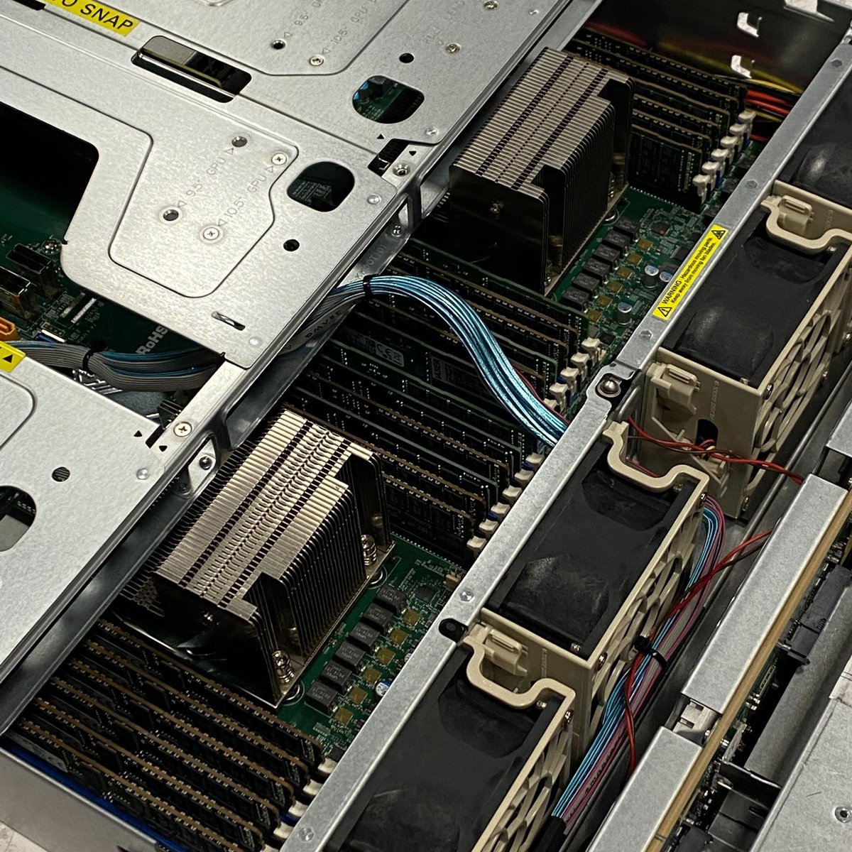 1gservers's tweet photo. Deploying a fully loaded Dual E5-2690v4 #dedicatedserver with 768GB DDR4 RAM, 10Gbps networking and 4x 3.84TB PCIe NVMe SSDs!
https://t.co/bg5gqx4oOu https://t.co/RFSZJpP46H