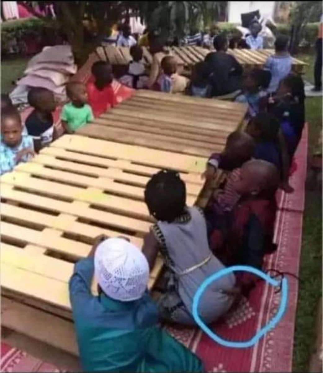 HeritierEric's tweet photo. @KoffiOlomide12 a l'école maternelle 🇨🇩🇨🇩🤫🤫🤫 https://t.co/I2Nmzu1hoa