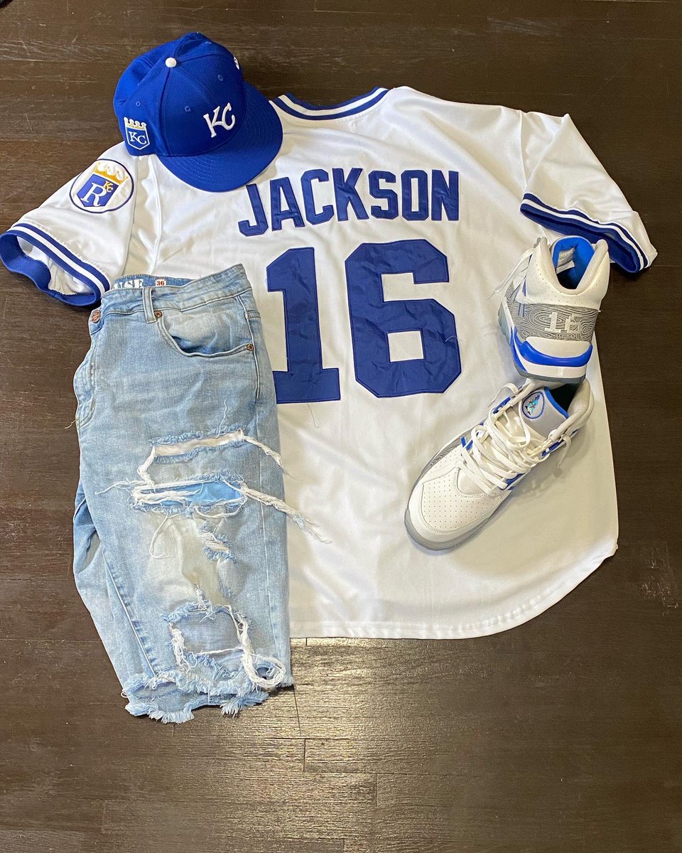 alabamatattoo27's tweet photo. Dilemma dilemma‼️Which one which one ⁉️Cmon Bo, LEMME KNOW‼️#stuntmanapproved #kotd #tbt #nikeairtrainerschigh #Brokenbats #snkrsliveheatingup @BoJackson @Nike https://t.co/0NhwKKUmWi