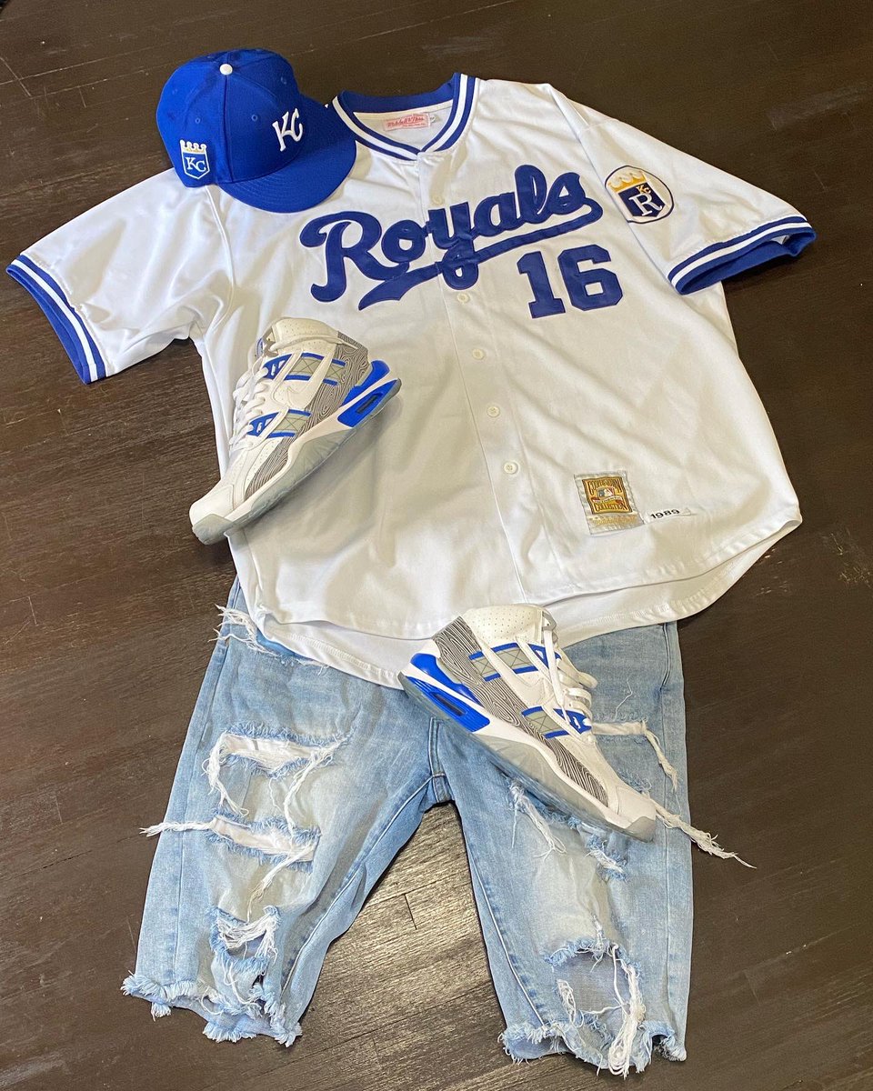 alabamatattoo27's tweet photo. Dilemma dilemma‼️Which one which one ⁉️Cmon Bo, LEMME KNOW‼️#stuntmanapproved #kotd #tbt #nikeairtrainerschigh #Brokenbats #snkrsliveheatingup @BoJackson @Nike https://t.co/0NhwKKUmWi