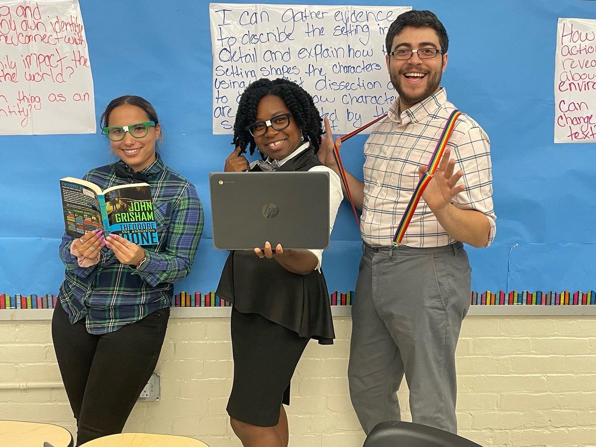 Teach_Blake's tweet image. Nerdy Bird Day! We understood the assignment🤓🍏#NotAfraidToBeSmart @Teach_Blake @PrincipalBSTEM @BSTEMhartford
