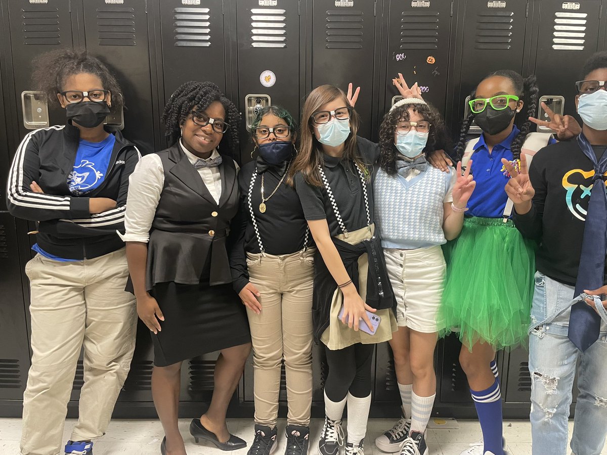 Teach_Blake's tweet image. Nerdy Bird Day! We understood the assignment🤓🍏#NotAfraidToBeSmart @Teach_Blake @PrincipalBSTEM @BSTEMhartford