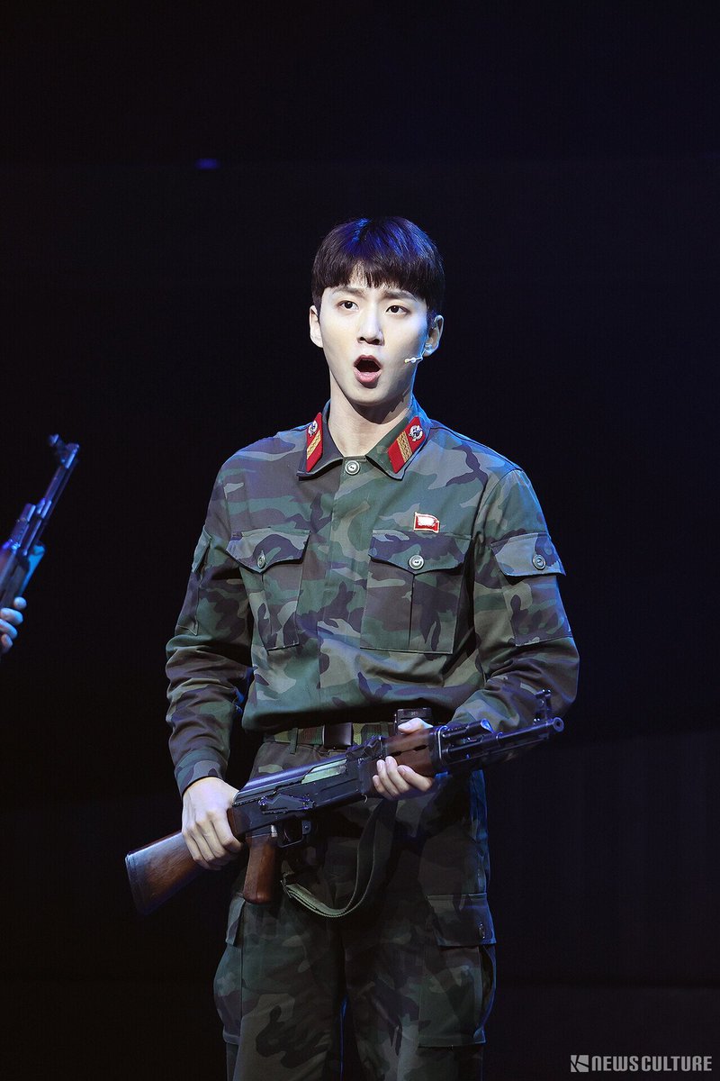 Lubiss1994's tweet photo. @Flop26K "O ator Yoon EunO está demonstrando uma cena de destaque."
📌https://t.co/zsw8vEPuws

#VROMANCE #브로맨스 #KPOP #윤은오 #YoonEunO #EunO #LeeChanDong #ChanDong https://t.co/JGisIYFBeT