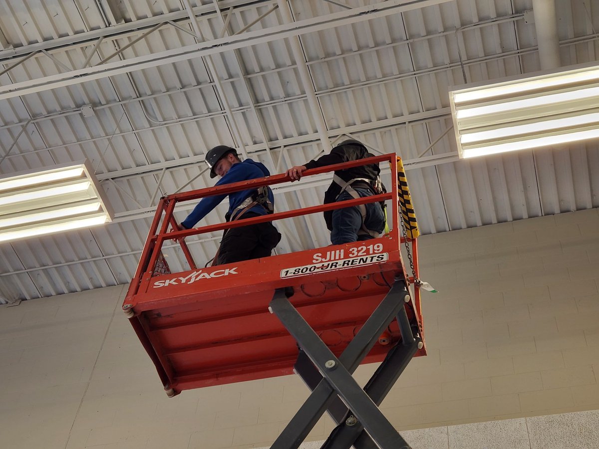 pro_techwater's tweet photo. Another great bootcamp @clac.
More #newworkers getting into the #Trades. This group is completing their MEWP training at the @clac Cambridge Member Centre. Great programs. #safetytrainingsaveslives
@MonteMcNaughton @toolsinthetrade @LadyTymosko @supportONyouth @ConstructionOn4 https://t.co/LlXAcHOda5