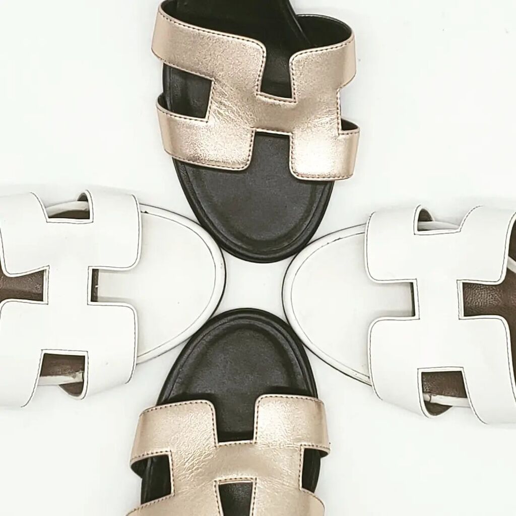 alexissuitcase's tweet photo. The Oasis sandal is a wardrobe necessity...DM for more info!

The Luxe Society is a reseller of authentic, previously owned items and is not associated or affiliated with any of the brands we sell. All copyrights are reserved by the original brand owner.… https://t.co/ZpEJcL30XH https://t.co/2yAfo7iJ0g
