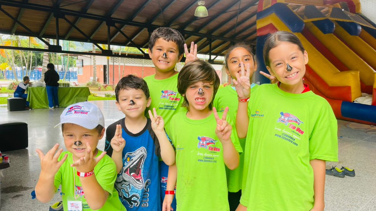 sedefanb's tweet photo. Hoy los niños y niñas disfrutaron del Plan Vacacional "CAMP DAY", en nuestras instalaciones, bajo la supervisión de los recreadores de la empresa @tiovenca. #diversion #juegos #teatro
#comida #recreadores #salon
#colchon #niños #inflables #sedefanb #planvacacional2022 #tioven https://t.co/enx43CRDtF