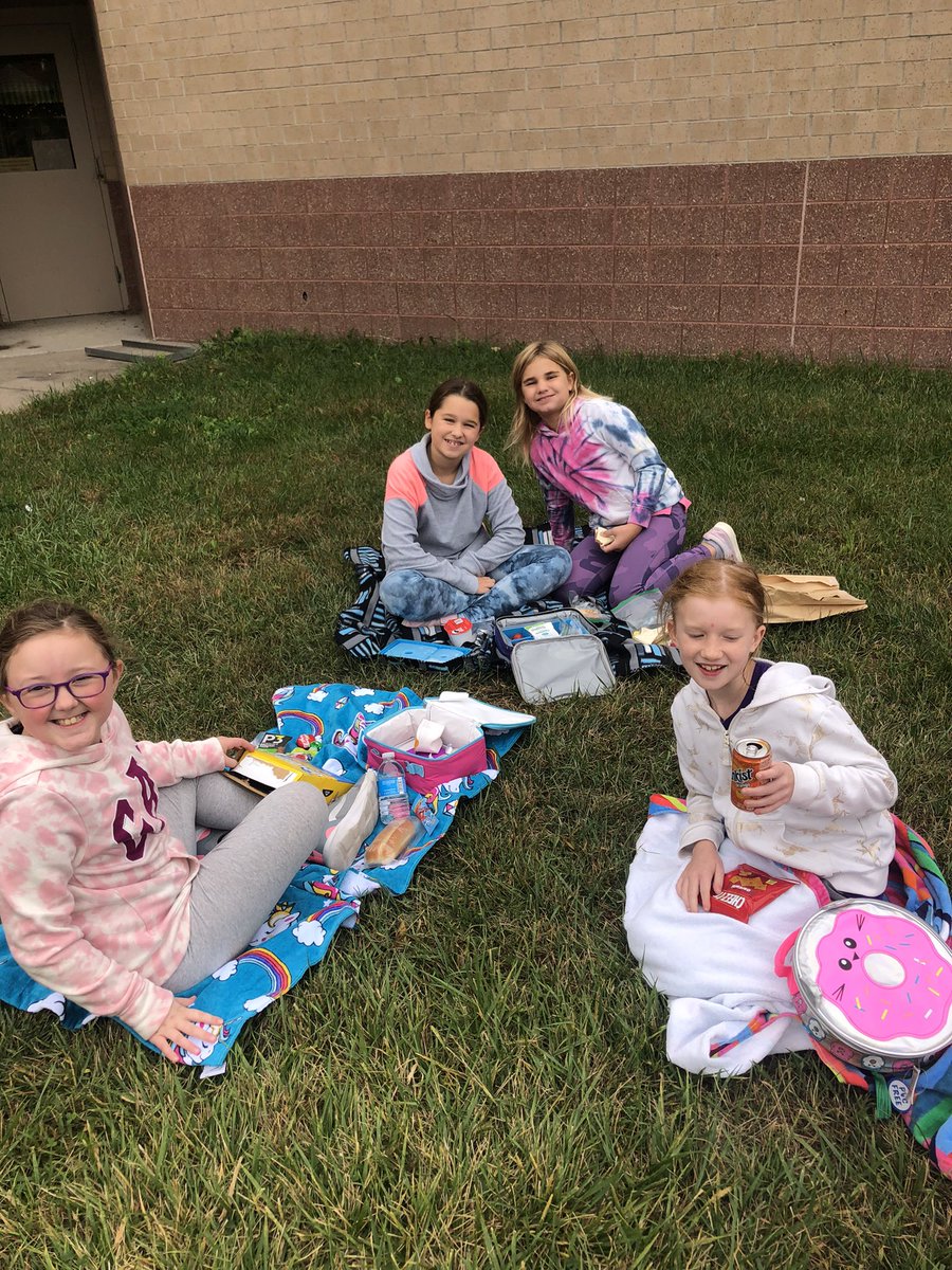 Hip Hip Hooray! It was a picnic celebration day!  #HallsHeroes <a href="/MPSAldrich/">Aldrich Elementary</a>