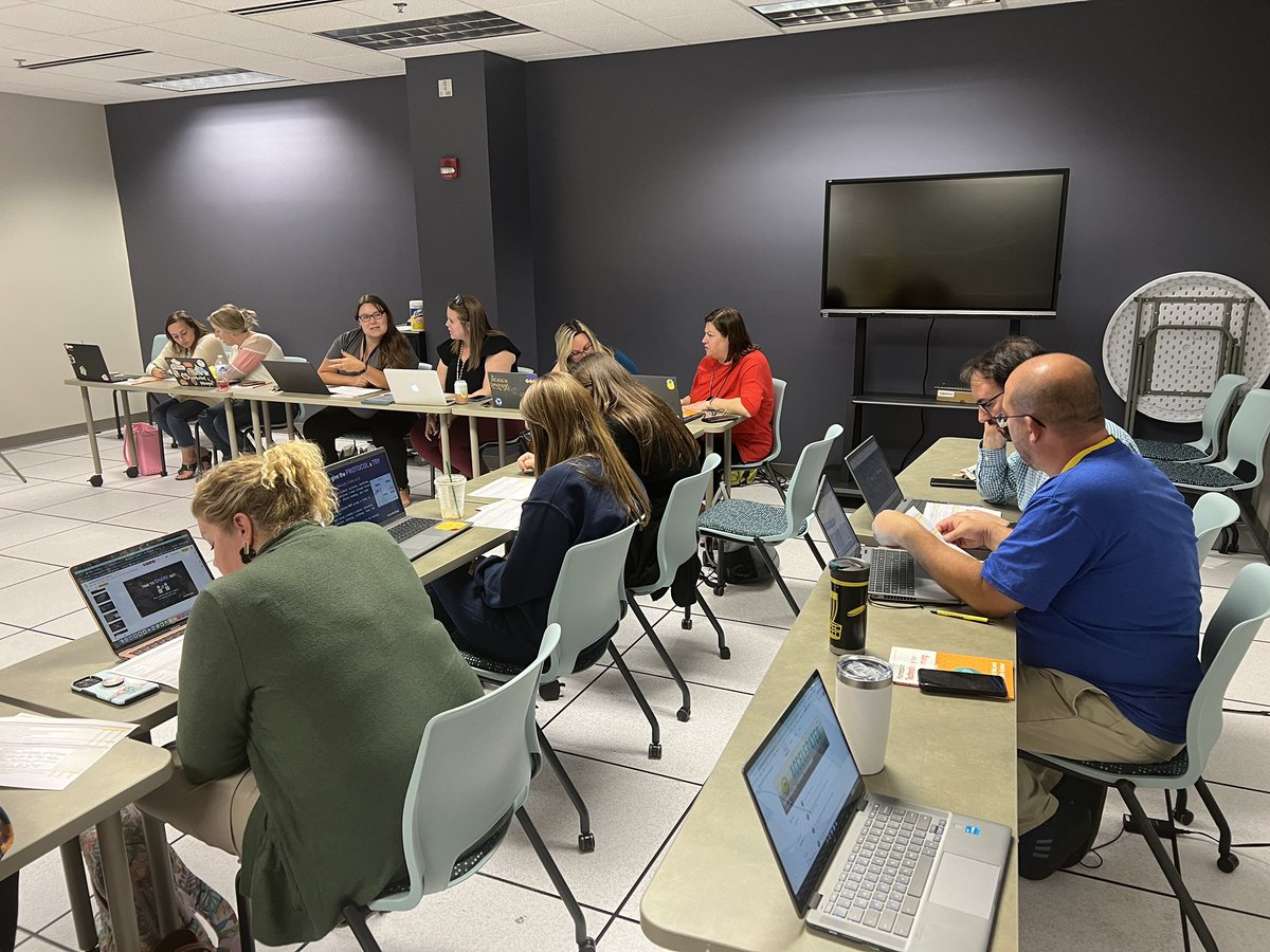 Kicking off year two with these elementary DLCs who are excited to be teacher leaders while also teaching full time in most cases. Today we are digging into #4ShiftsProtocol and thinking about making a quick shift toward improving a lesson. <a href="/KentuckyDLC/">KYDLC</a> <a href="/fcpsoit/">FCPS Inst Tech</a>