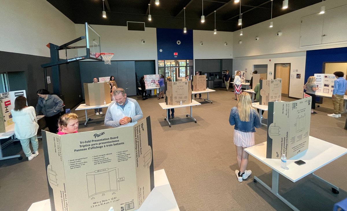 optionsined's tweet photo. Per usual, another strong showing for today's Senior Institute proposal showcase at Options Westfield! π π π
We're excited to see the impact made by this group of Seniors with their service-based learning projects
#ExploreOptions #OptionsGrad https://t.co/HNh4R5fY7t