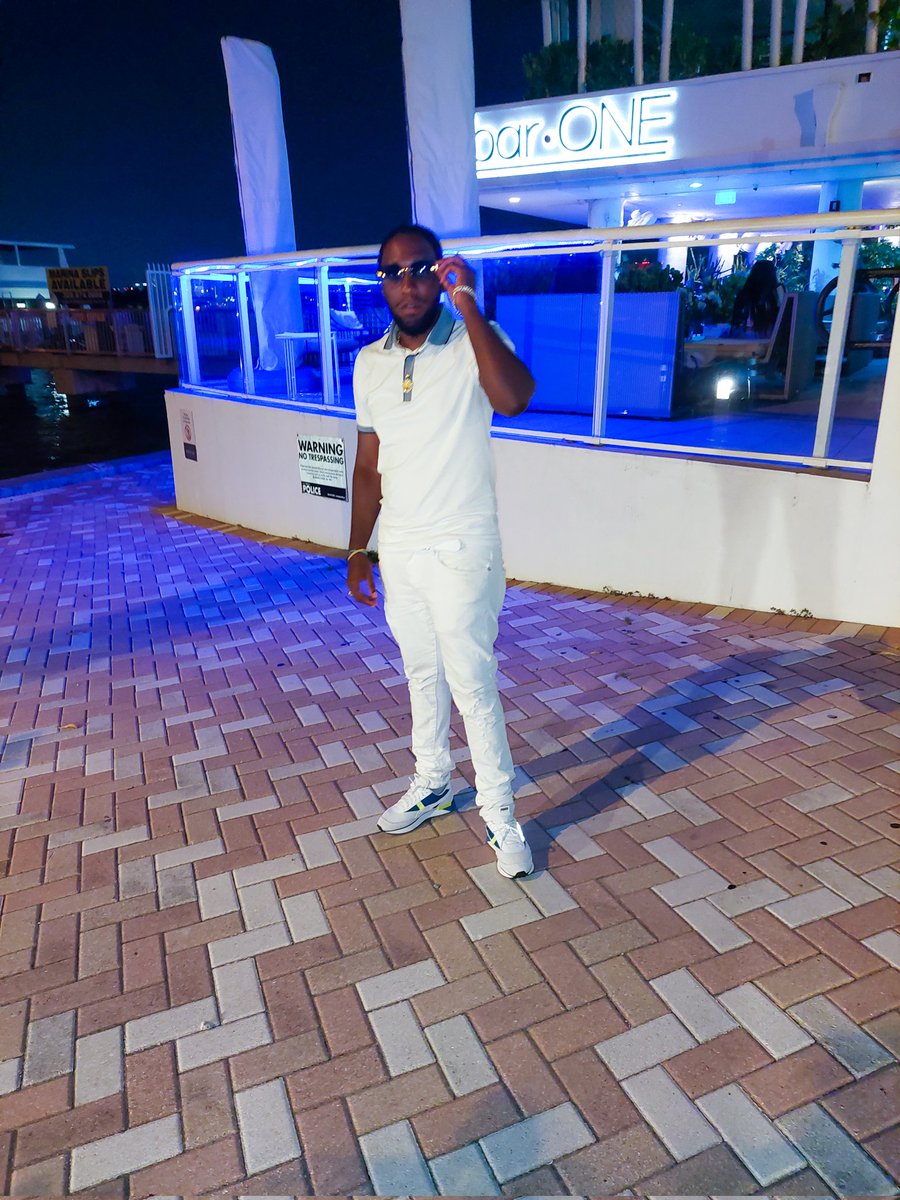 _FlyBoyLee's tweet photo. I do what i want and make it cool! #FlyBoyLee #music #artist #hiphop #newmusic
https://t.co/MwxqrcaHfg https://t.co/jItUSuSHwG