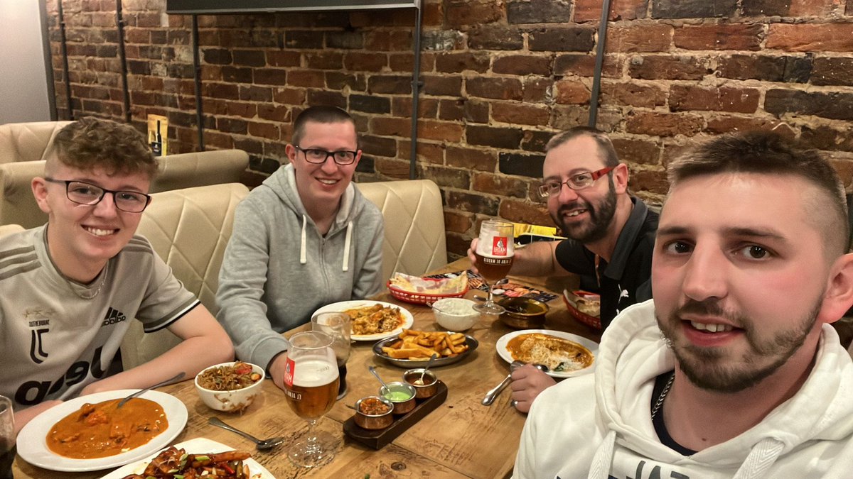 JonFosterMUFC's tweet photo. Curry for Clearkin!
Great signing @afishersc16 ... High hopes for this one, no pressure @StourbridgeWFC
#StourPower #UpTheStour https://t.co/hCP1UjINgF