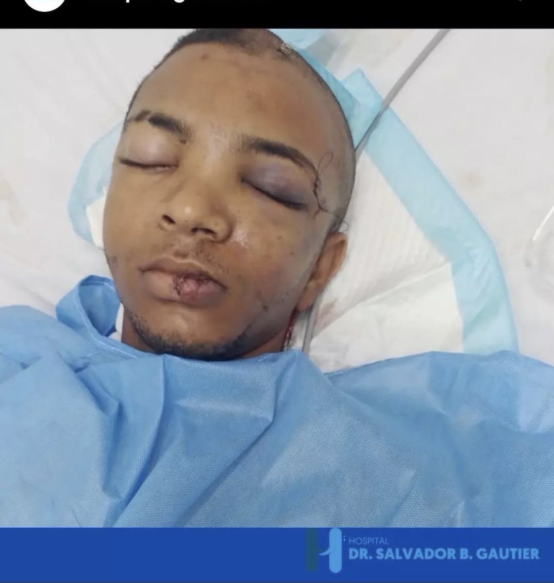 Ese joven está ingresado desde hace varios días en el Hospital Salvador B. Gautier y no parecen sus familiares.
RT, por favor.