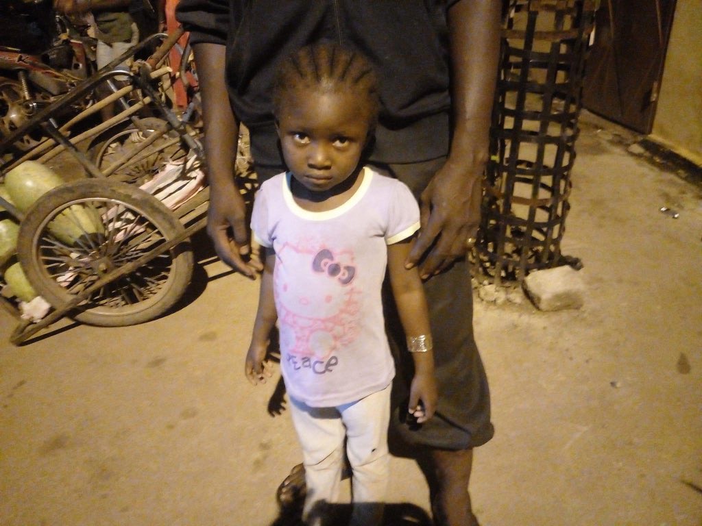 HorsNorme4Real's tweet photo. Alerte : 

Cet enfant est à la recherche de ses parents 

Tel: +22360186013 https://t.co/hcuSffUwOt