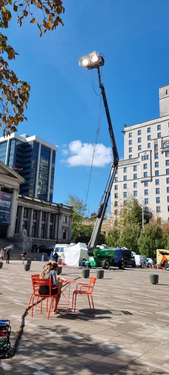 sharonRVN's tweet photo. Filming Lois and Clark apparently... https://t.co/4sRshaOGuv