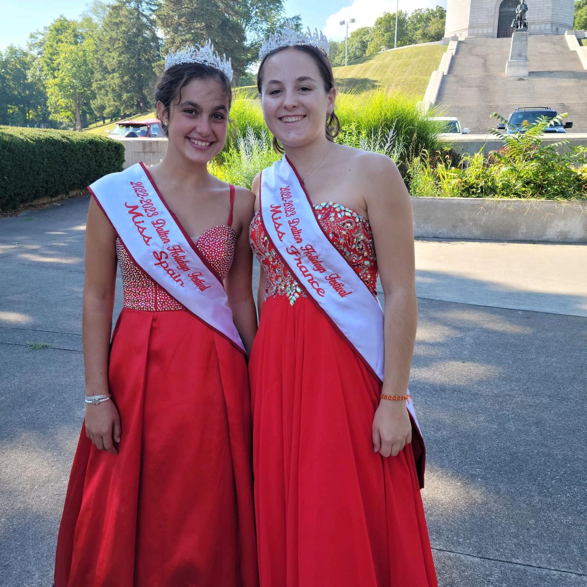 ERDT_SHARE's tweet photo. Paula & Marian having a fabulous time so far while in the U.S.! 🇪🇸 🇺🇸 🇫🇷
#foreignexchange #friends #ERDT #SHARE #Spain #France #Ohio #USA #makingadifference #beaHOST #culturalexchange #hostanexchangestudent #highschool https://t.co/bwDxfET88B