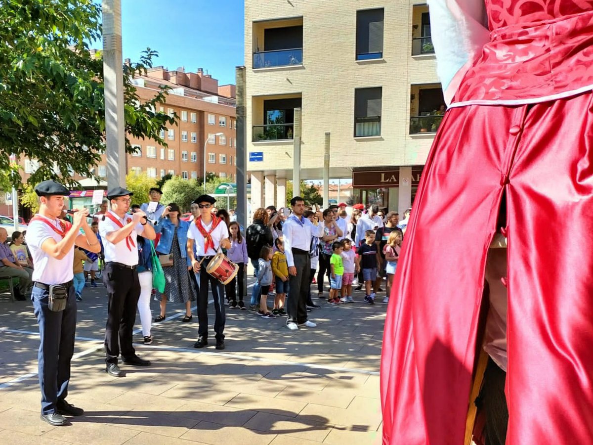 Ezpelur's tweet photo. CAS.: El pasado fin de semana disfrutamos de nuestras primeras fiestas de Ansoain... ¡con ganas de que llegue el año que viene!

EUS.: Joan den asteburuan gure lehen Antsoaingo jaiez gozatu genuen... datorren urtea iristeko gogoz dagoeneko! https://t.co/8tg8MaMcJt