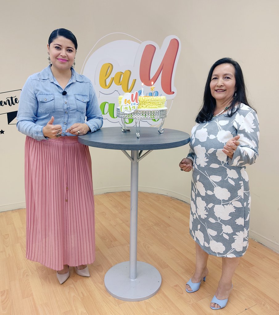utvenlinea's tweet photo. Gracias a #CakeLab por este delicioso pastel y felicitar a la compañera @Carol2ov por su primer año en la producción y conducción de la revista familiar #LaUEnCasa de la @UTN_Ibarra
Recuerde hacer sus pedidos con #SaritaEspinel al 099 247 7138 https://t.co/30L1tPNwkM