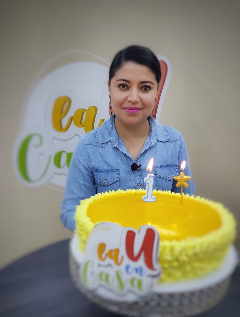 utvenlinea's tweet photo. Gracias a #CakeLab por este delicioso pastel y felicitar a la compañera @Carol2ov por su primer año en la producción y conducción de la revista familiar #LaUEnCasa de la @UTN_Ibarra
Recuerde hacer sus pedidos con #SaritaEspinel al 099 247 7138 https://t.co/30L1tPNwkM