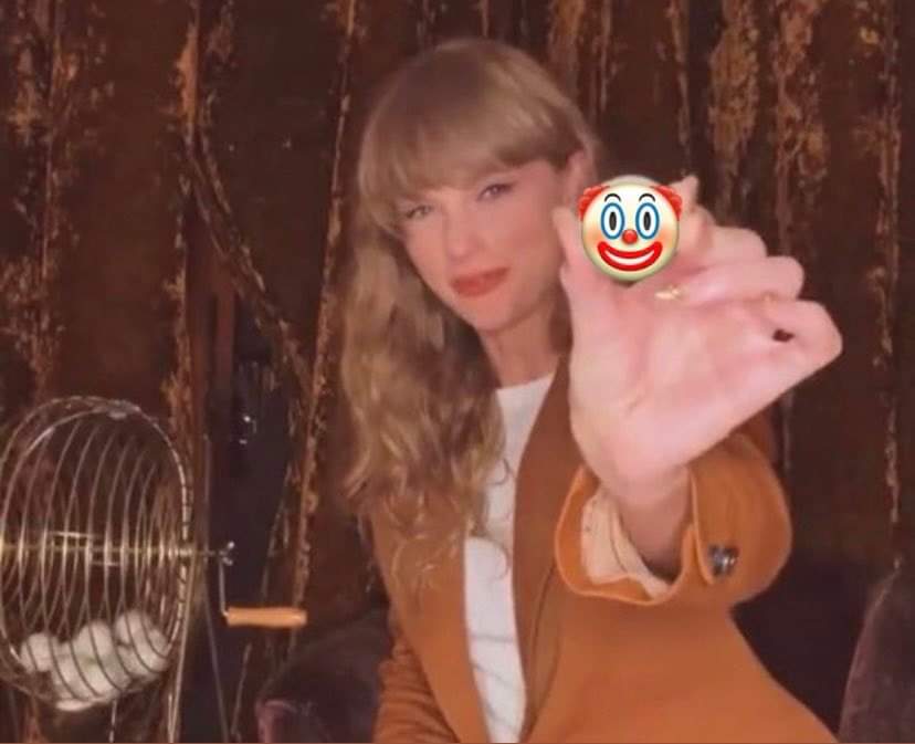 EsDeSwiftie13's tweet photo. Le conté que mi estación favorita es el otoño y me regalo la experiencia All too well #ItsREDseason https://t.co/2CkEKdHSyB