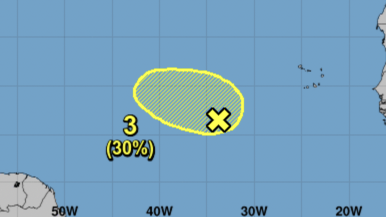 JohnMoralesTV's tweet photo. Para PR y RD

La de la ⬅️ va para ⬅️

La de la ➡️ va para ⬆️

Para Florida USA–no se sabé que hará la de la ⬅️. Ni siquiera se ha formado. Hay que esperar

#Florida: (translation: Unknown what the system on the ⬅️ will do. It hasn't formed yet. Too soon to tell https://t.co/UCQwuQPusF