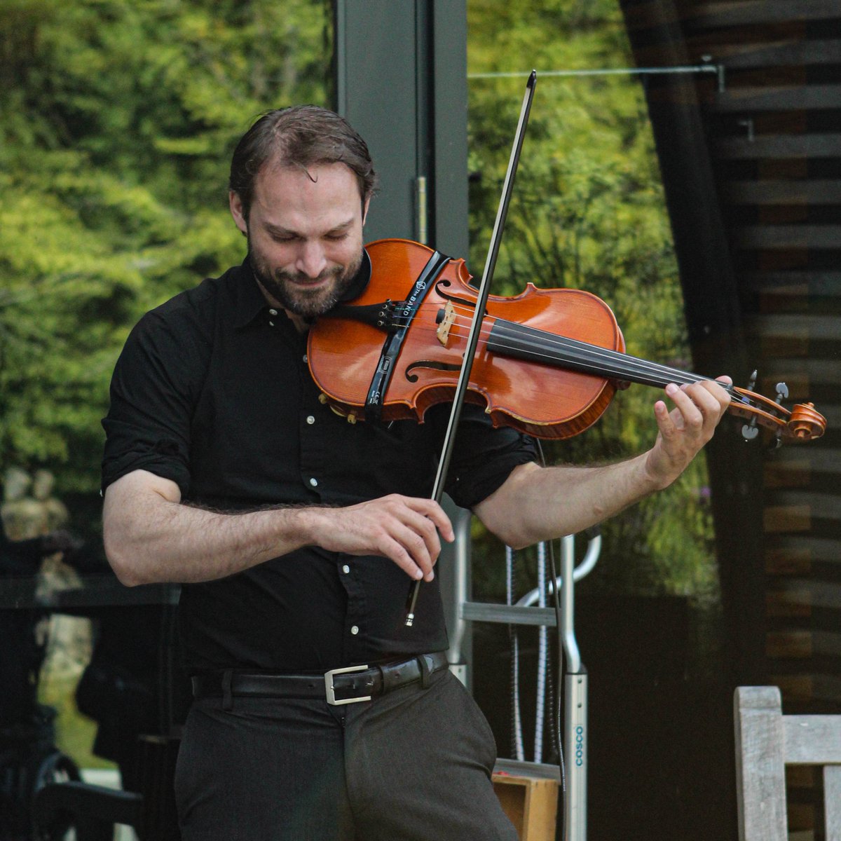 🦉What better way to kick off the first day of fall! Join us for the Artists for Conservation Festival and enjoy live music and art demonstrations, birds of prey and more! 

On now until Sunday. Regular admission rates apply. #AFC2022 <a href="/NatureArtists/">Artists4Conservation</a>