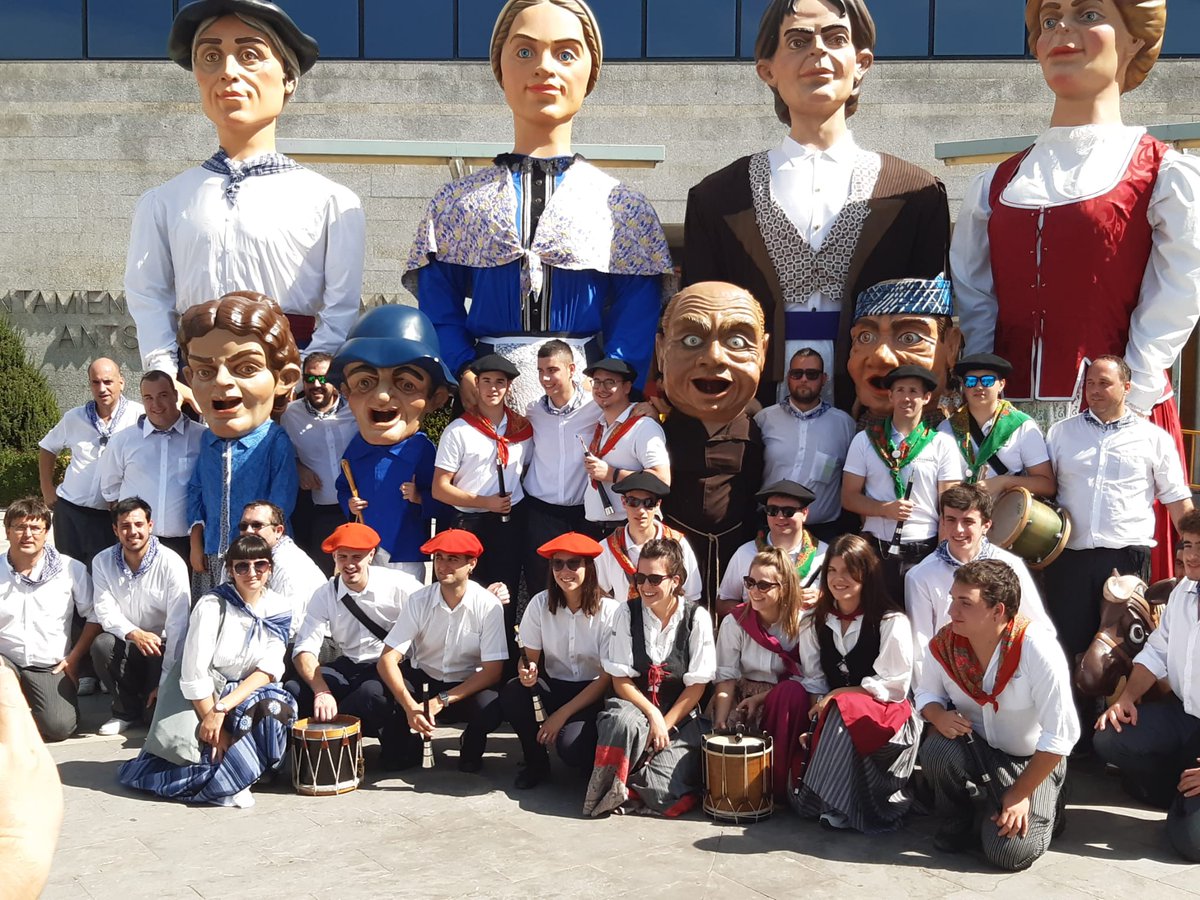 Ezpelur's tweet photo. CAS.: El pasado fin de semana disfrutamos de nuestras primeras fiestas de Ansoain... ¡con ganas de que llegue el año que viene!

EUS.: Joan den asteburuan gure lehen Antsoaingo jaiez gozatu genuen... datorren urtea iristeko gogoz dagoeneko! https://t.co/r6w2ODhqzE