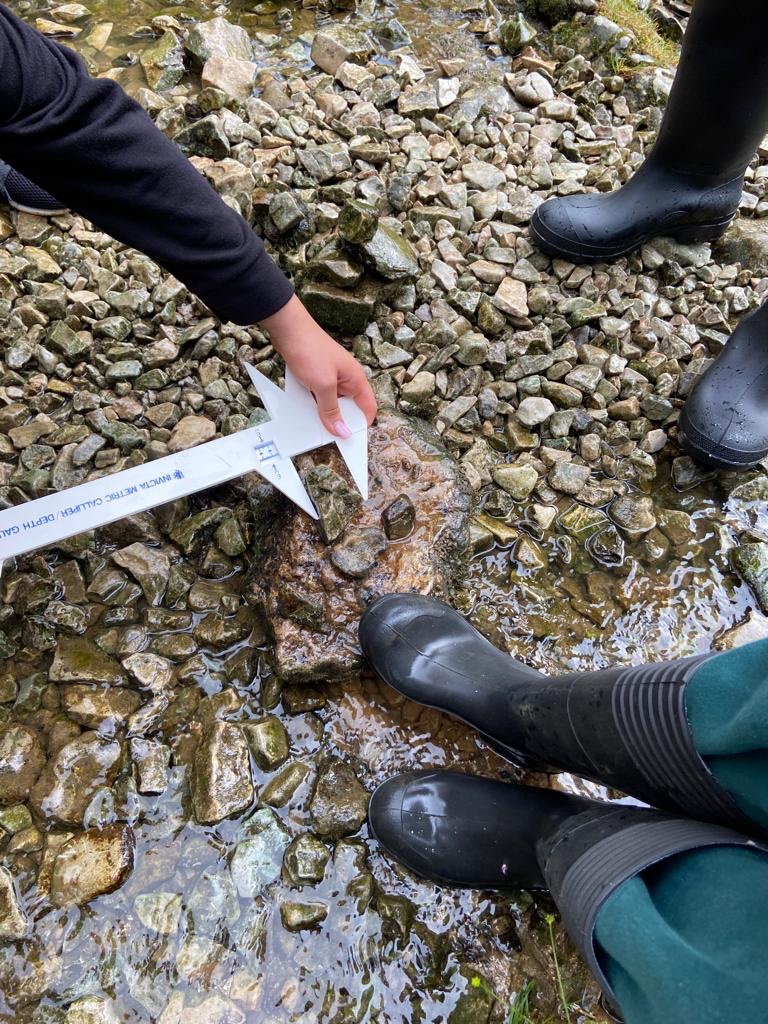 Year 11 investigating changing river channel characteristics in the Yorkshire Dales <a href="/sherburnhigh/">Sherburn High School</a> 🗺🌎