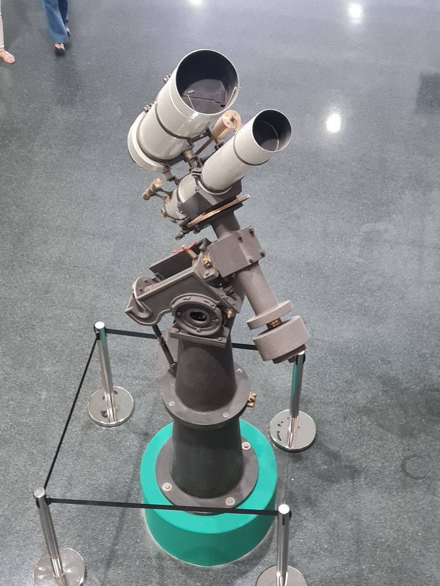 AgustiAlcoberro's tweet photo. Inauguració de l'exposició 'La història de l'electromagnetisme' a @FisicaUB. Aquest espai permanent permetrà conèixer la magnífica col·lecció de 550 instruments científics històrics: també els podeu veure a #MuseuVirtualUB. Enhorabona drs. S. Vallmitjana, JM Hernández i E. Pérez https://t.co/dAS9oaVdy9