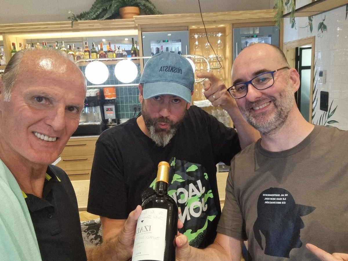 kiroleros's tweet photo. pero es que además por la tarde...
 ¡¡FLIPADLOOOOOOOOOOOOOOOOOO!!!

Hemos grabado una charla con Dusko Ivanovic, el mejor entrenador de la historia de Baskonia. Más encantador que nunca, sonriente, tranquilo, hablando de basket y vida. Mañana lo escuchamos todo. #SeVieneProgramón https://t.co/9GiqvrzOZ5