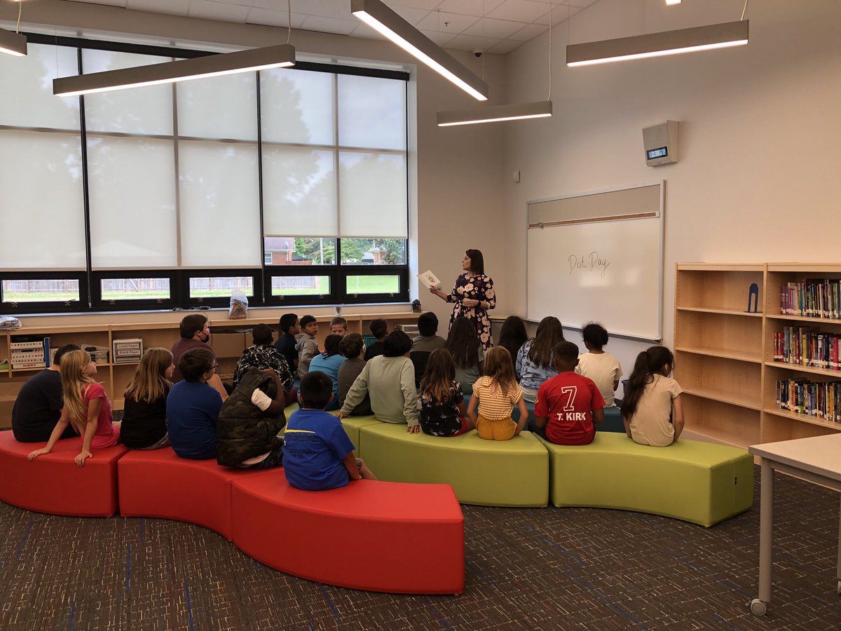 Amy_BakerLMS's tweet photo. The Ss are absolutely loving the new space in the library @WilkersonElem! #somuchmoreroomforactivities @JCPS_LMS #jcpslibraries https://t.co/tHGy19QWaA