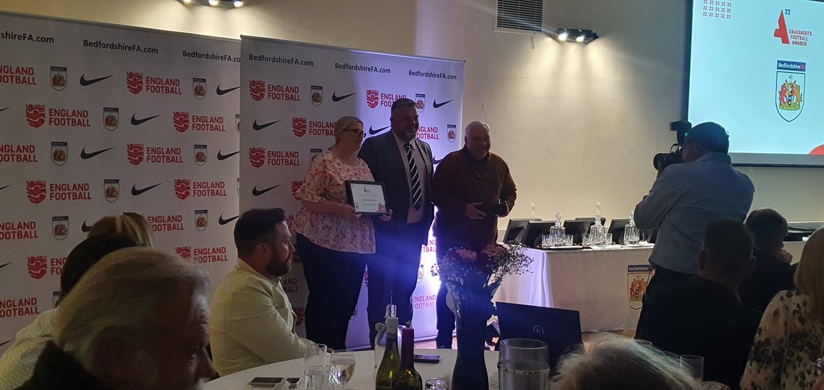 BedsFA's tweet photo. 🏆 COUNTY FA AWARDS 🏆

👏 Congratulations to the Grasroots  Club of the Year

✅️ @DunstableTownFC

#MakeTheGame https://t.co/T5kAOjzkcz