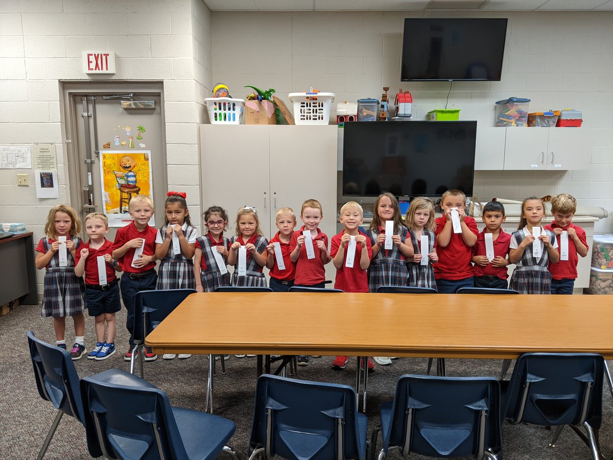 HSCS_Goddard's tweet photo. Here is a photo of the kindergarten students as authors holding up the call number of his/her book. https://t.co/3rET6o8yCL