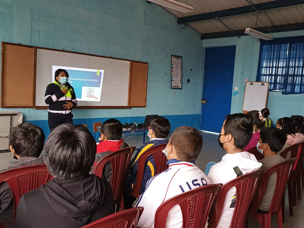 MUNIVCANALES's tweet photo. La #PMVC recientemente llevó a cabo una charla sobre “Valores, Historia De Las Redes Sociales, Ventajas, Riesgos De Las Redes y La Nueva Modalidad Educativa” en la escuela Armando Alfonzo Sobalvarro Conde y escuela el Jícaro.
#MuniVillaCanales
#PorAmorAmiTierra https://t.co/2rfLMFlAXt