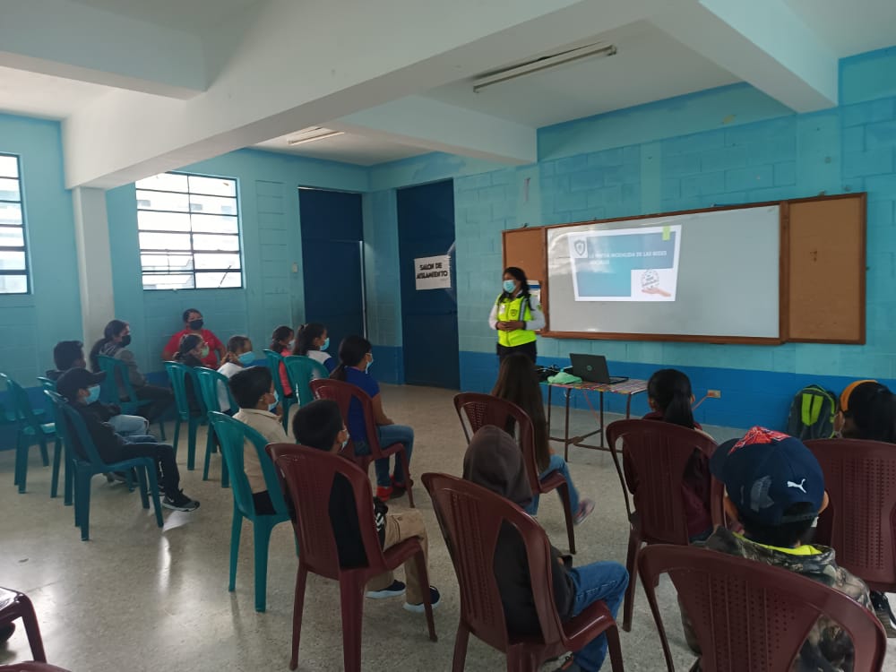 MUNIVCANALES's tweet photo. La #PMVC recientemente llevó a cabo una charla sobre “Valores, Historia De Las Redes Sociales, Ventajas, Riesgos De Las Redes y La Nueva Modalidad Educativa” en la escuela Armando Alfonzo Sobalvarro Conde y escuela el Jícaro.
#MuniVillaCanales
#PorAmorAmiTierra https://t.co/2rfLMFlAXt