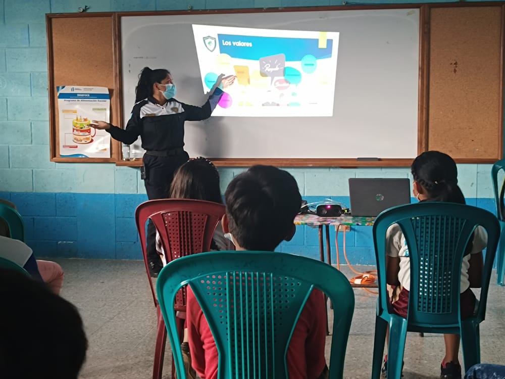 MUNIVCANALES's tweet photo. La #PMVC recientemente llevó a cabo una charla sobre “Valores, Historia De Las Redes Sociales, Ventajas, Riesgos De Las Redes y La Nueva Modalidad Educativa” en la escuela Armando Alfonzo Sobalvarro Conde y escuela el Jícaro.
#MuniVillaCanales
#PorAmorAmiTierra https://t.co/2rfLMFlAXt