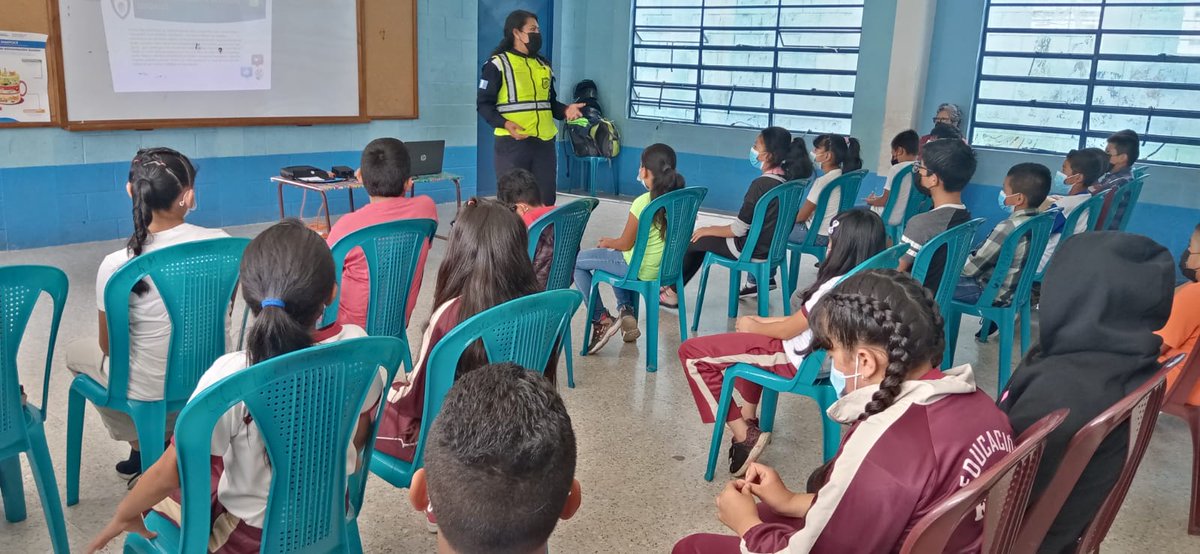 MUNIVCANALES's tweet photo. La #PMVC recientemente llevó a cabo una charla sobre “Valores, Historia De Las Redes Sociales, Ventajas, Riesgos De Las Redes y La Nueva Modalidad Educativa” en la escuela Armando Alfonzo Sobalvarro Conde y escuela el Jícaro.
#MuniVillaCanales
#PorAmorAmiTierra https://t.co/2rfLMFlAXt