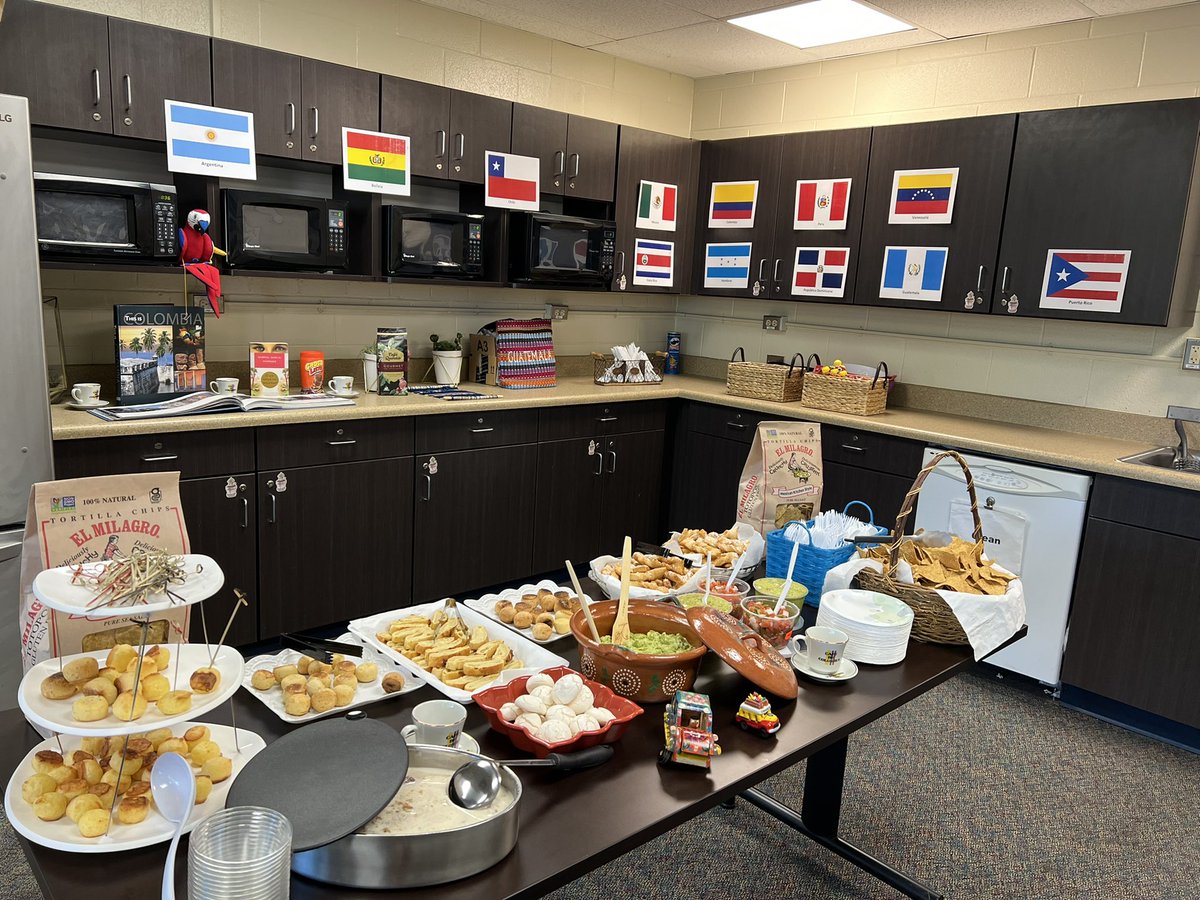Celebrating and sharing Latin America culture during the hispanic heritage month with Beebe Staff.            Celebrando y compartiendo las experiencias latinoamericanas con el personal the Beebe.