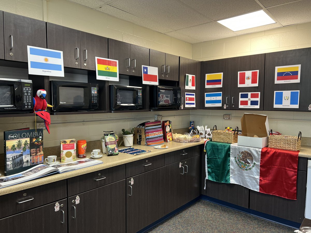 TuliaGolden's tweet photo. Celebrating and sharing Latin America culture during the hispanic heritage month with Beebe Staff.            Celebrando y compartiendo las experiencias latinoamericanas con el personal the Beebe. https://t.co/g9vnkOfz73