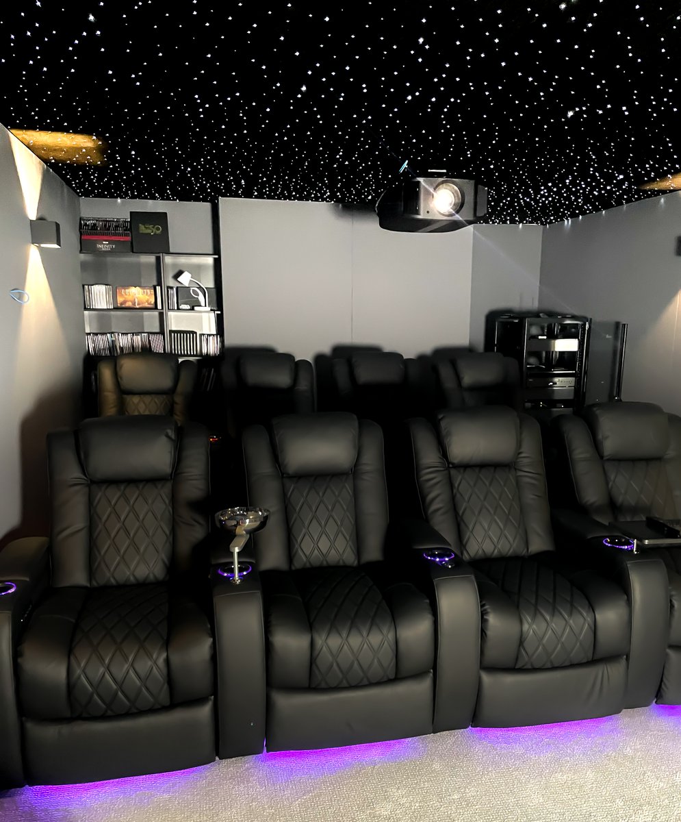 Valencia Theater Seating tweet media