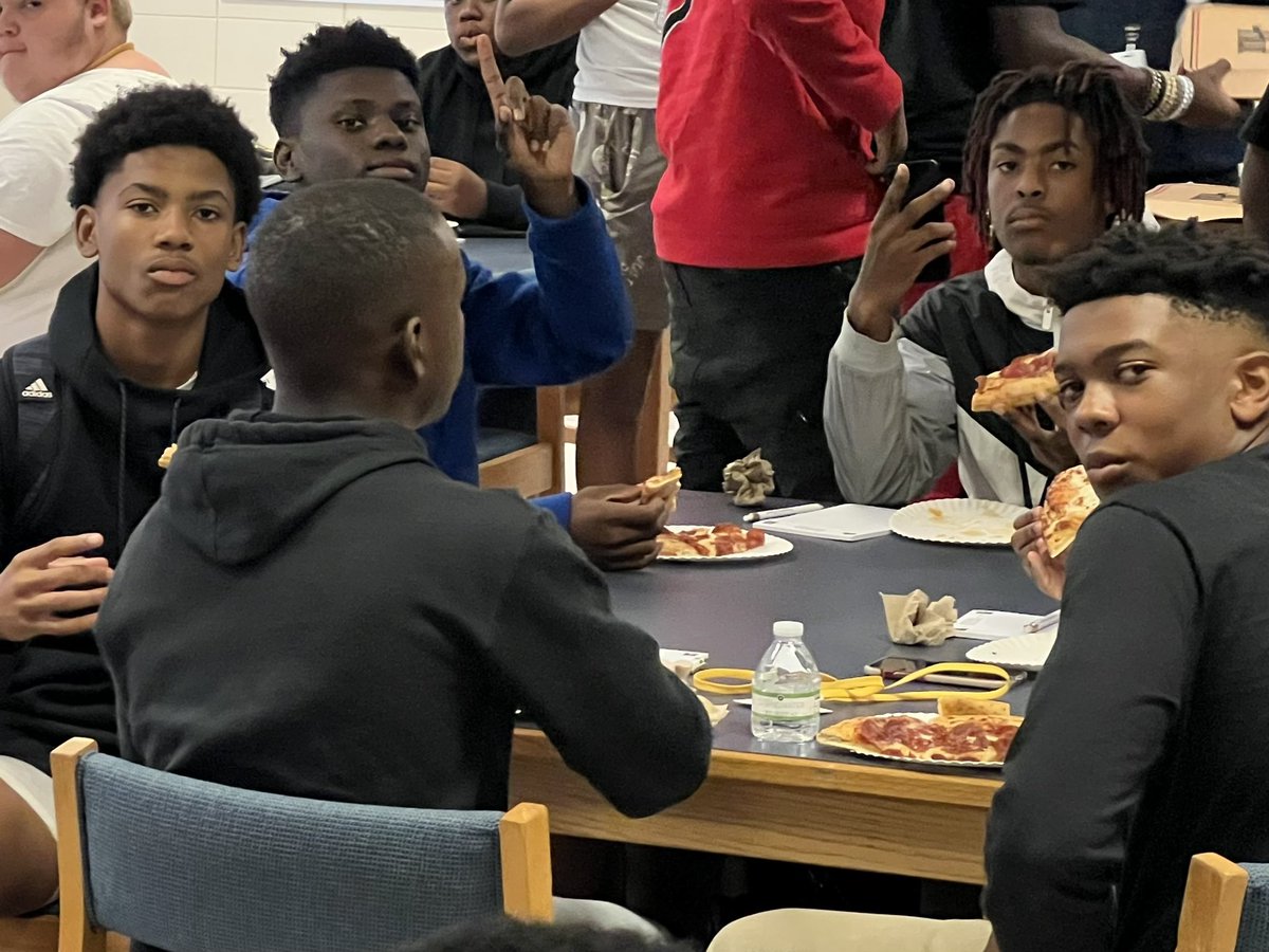 mrhudson06's tweet photo. Our first Men in the Making meeting was today and it was a major success! We talked about what Manhood means to them and why life is not “About Us” but instead about how we can serve and sacrifice for those we love the most. #MenInTheMaking #WhyNotUs https://t.co/apkrLZHT9v