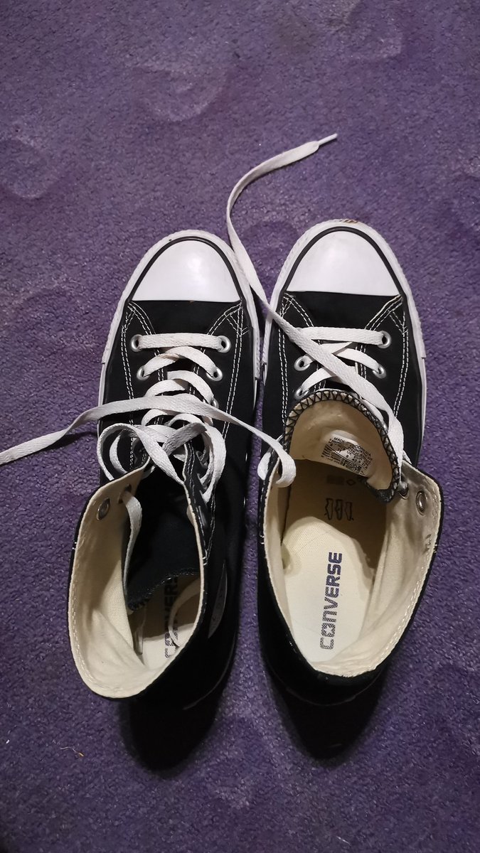 footking_eu's tweet photo. time for yall betas and piggies to come and sniff and clean my sweaty dirty converse shoes

#master #converse #boyfeet #findom #malefeet #shoes https://t.co/2YZZ22Rza2