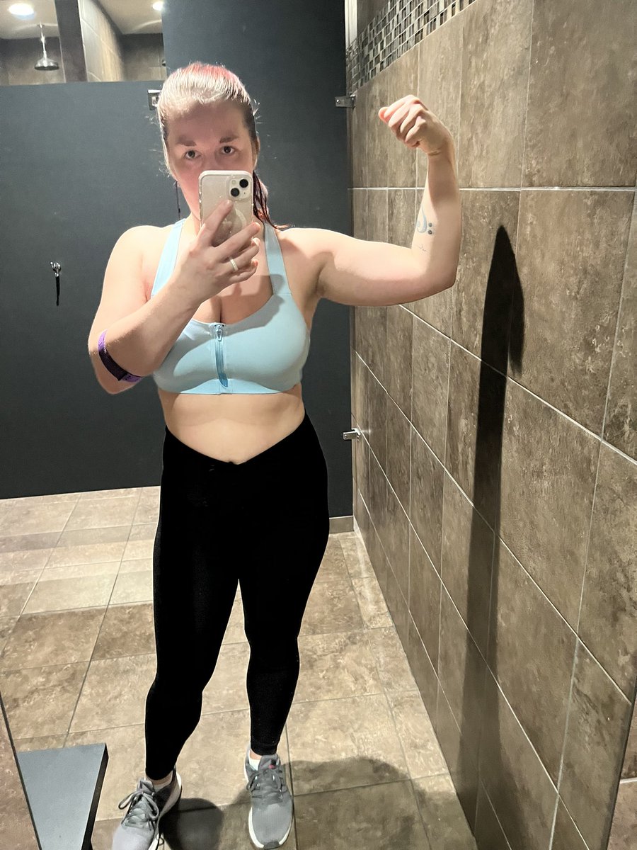MyAlyNameIsHi's tweet photo. Progress #fitpost #fitnessprogress https://t.co/tzGhOmRimp