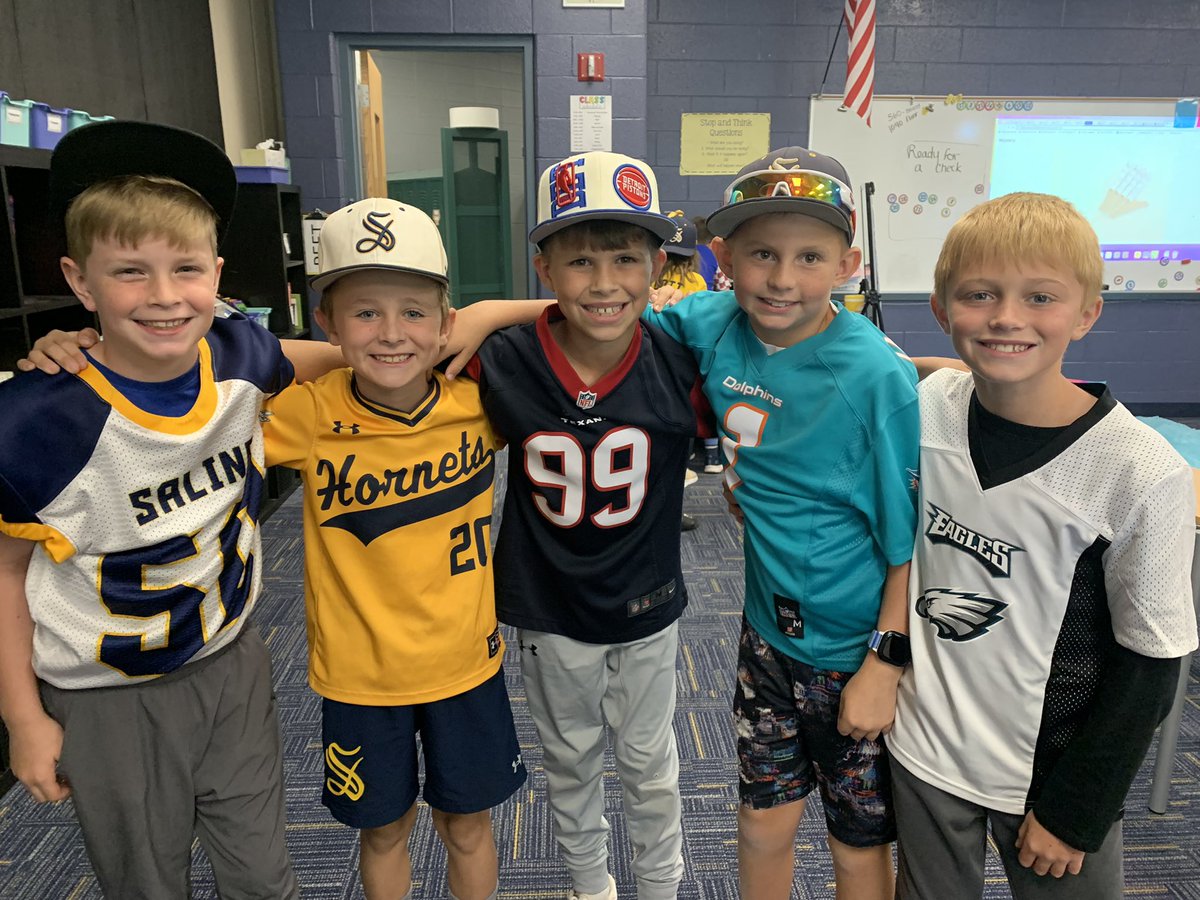 MrsPeetsTweets's tweet photo. Happy spirit week!! #heritgelearn https://t.co/06m4GwMNYR