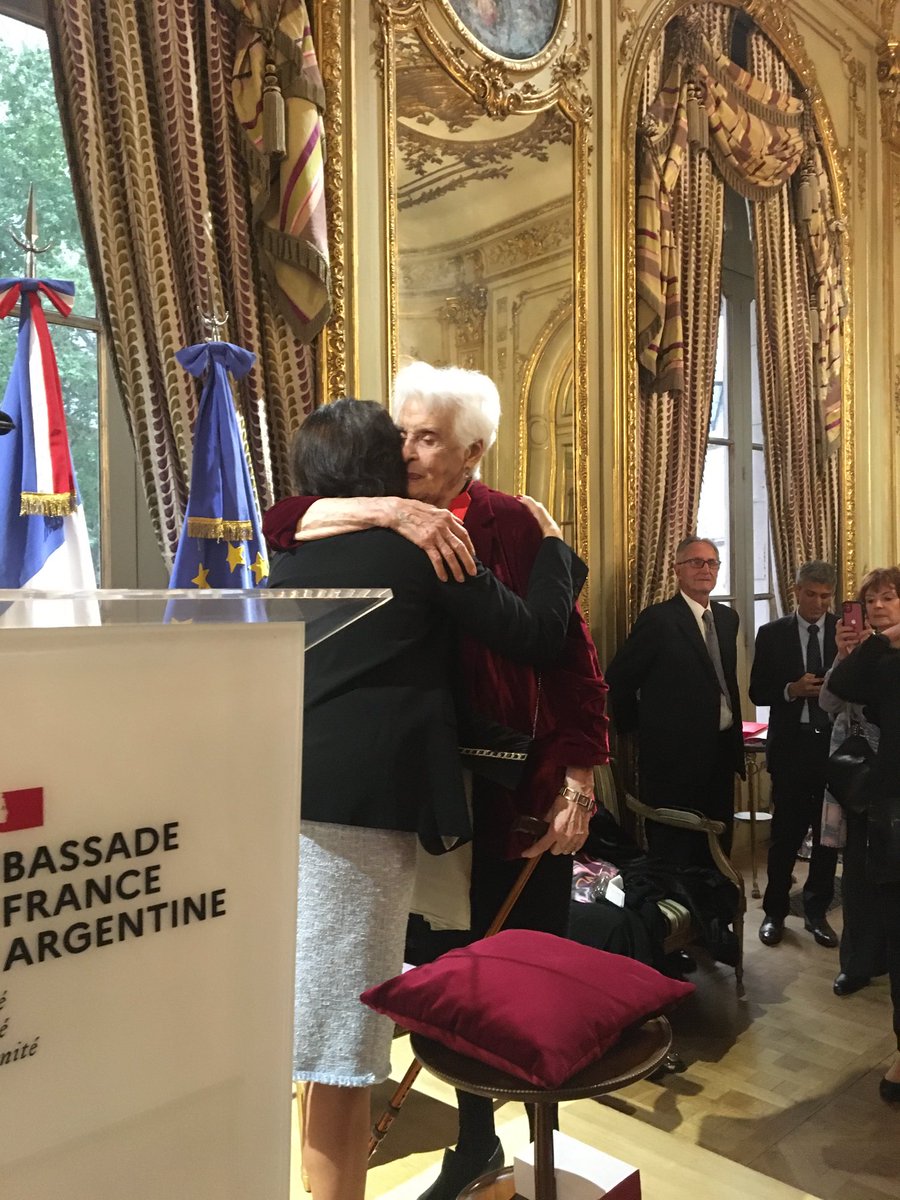 JorgeSigal's tweet photo. En la Embajada de Francia, acompañando a la inmensa Graciela Fernández Meijide, quien hoy recibe la máxima distinción que otorga ese país por su lucha consecuente en defensa de los derechos humanos. Un honor inmenso. https://t.co/Wm1Ja8H7Bw