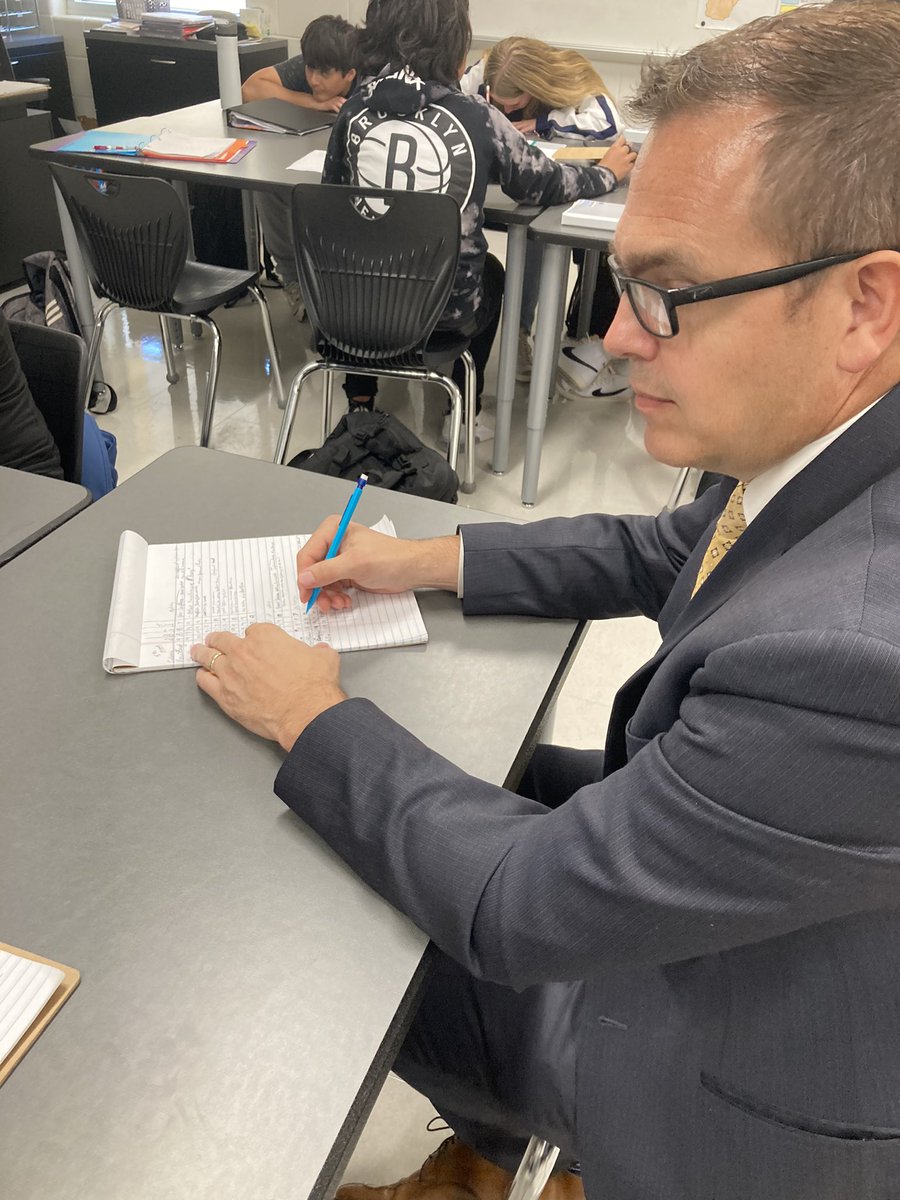 PackerCathie's tweet photo. Brought in an investor today to hear my students pitch out their colonial regions! My students knocked their sales presentations out of the park with slides, costumes, brochures, treat handouts made from products grown in their regions, and even a music video! @IllianaGonzales https://t.co/X1oSBnCbgX