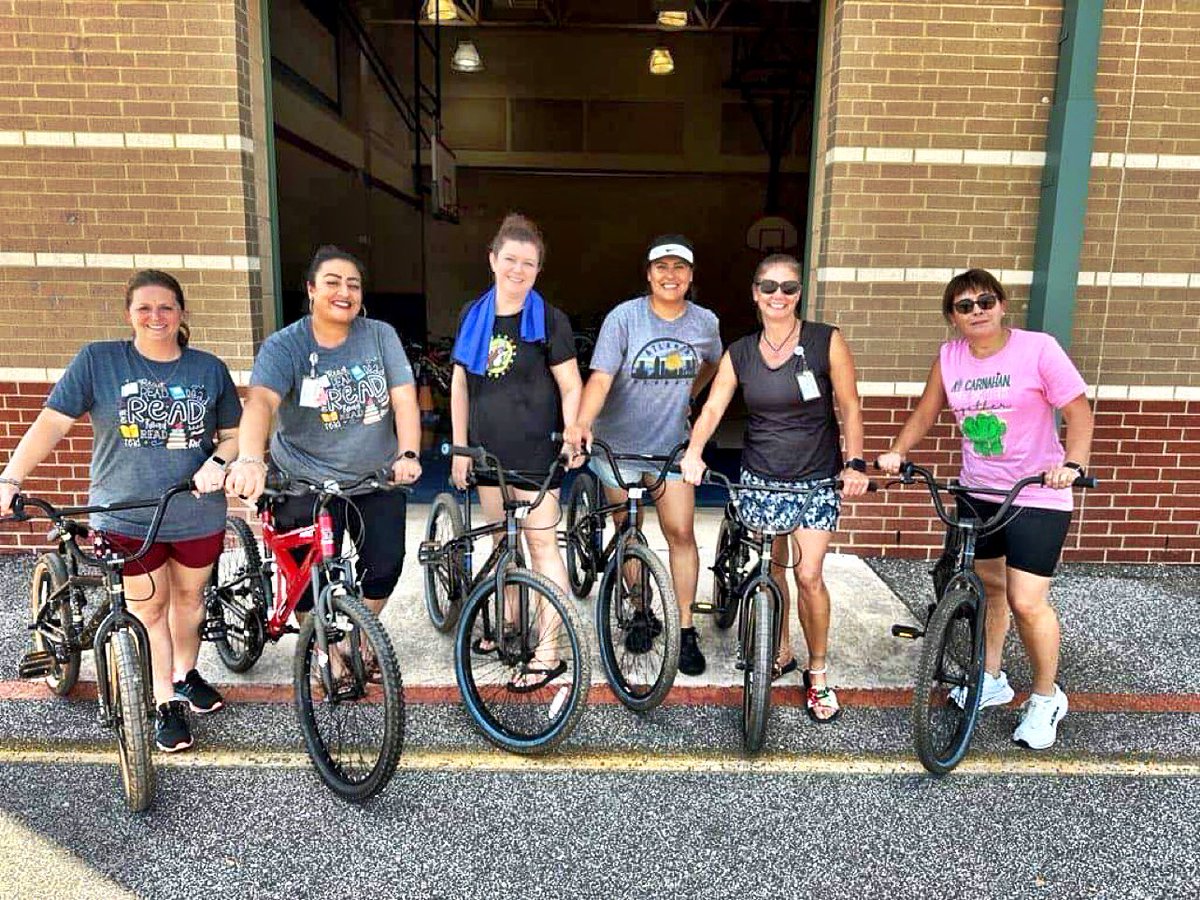 After Bike Rodeo, these fabulous Discovery Specialists showed off their skills to Ss. Thanks Coach DeLosSantos! #bikerodeo #CarnahanIgnited @STEAMnerdsunite @briannaelise02 @turrumusic @RivetingReads