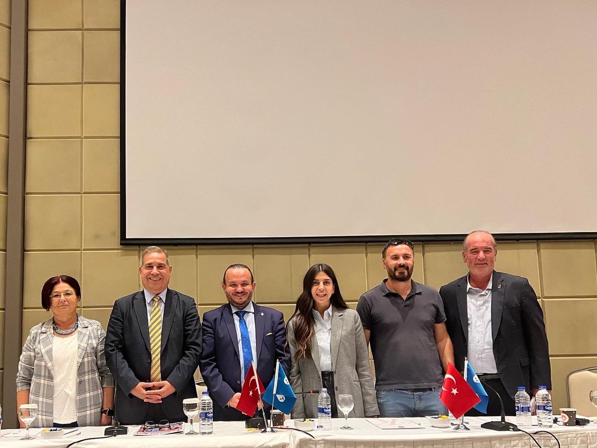 cayemrah_'s tweet photo. @mugladeva teşkilatı olarak @izmirdedeva ev sahipliğinde  @AkademiDeva eğitimine katılım sağlayarak tamamladık.
Emeği geçen @nazlisedavural
Başkanıma @sedatkzlckl Başkanıma teşekkür ederiz.
@alibabacan
@devapartisi @erginsadullah @mSamitopbas @msatici_ @avidrissahin
#devahazir 💧 https://t.co/V0ikIXB1Ci